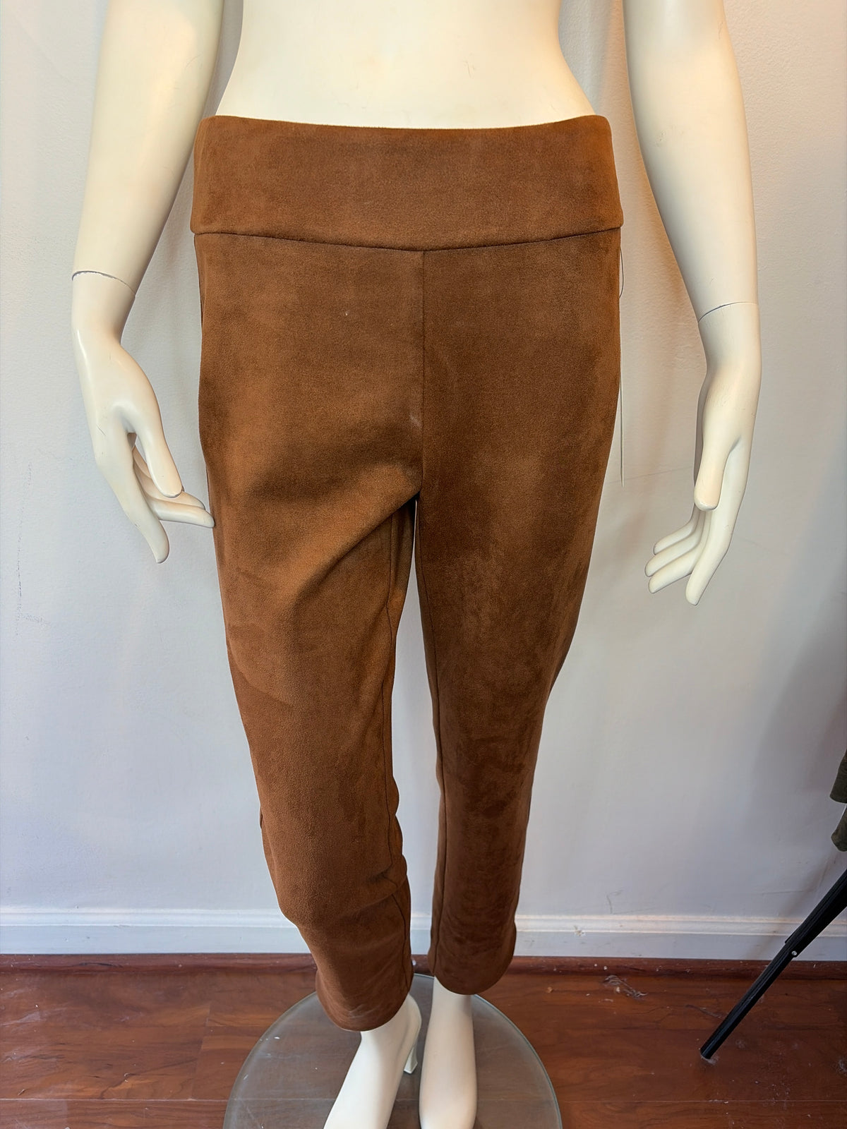 Slim Petal Leg Pant