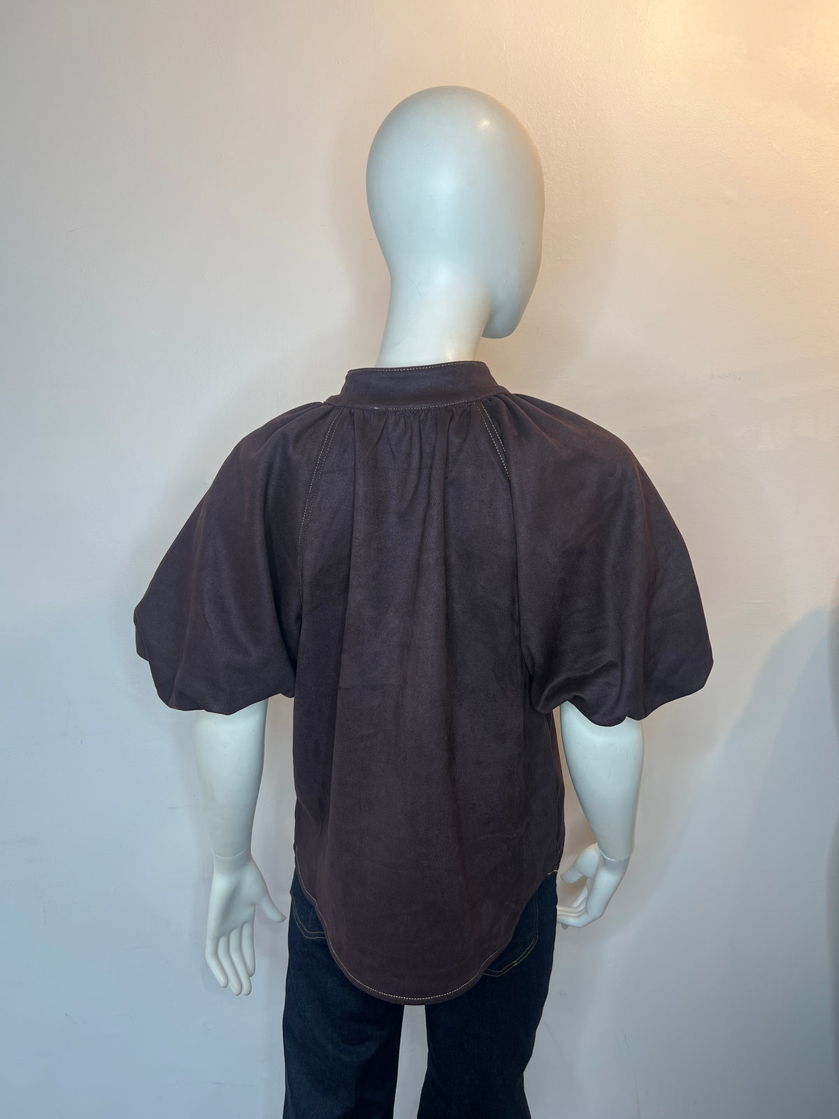Puff sleeve solid top with gold details