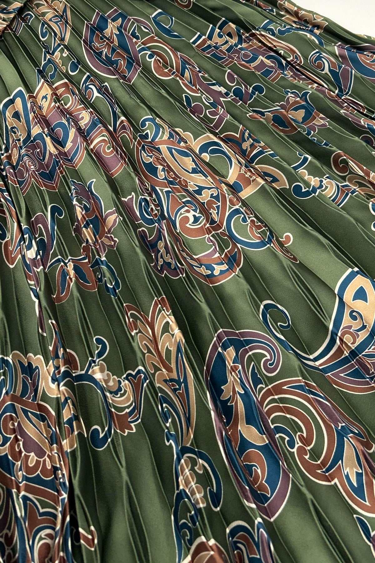 Paisley Printed Elasticized Waist Pleated Midi Skirt