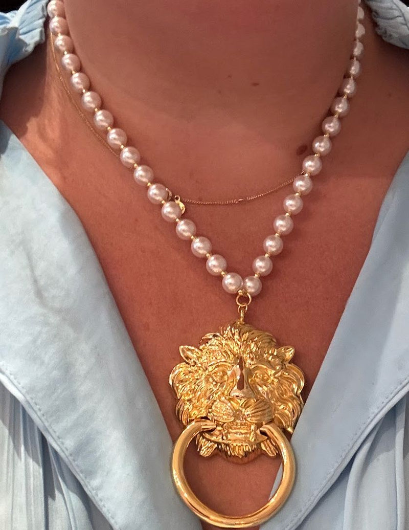 Doorknocker Necklace - Pearl Chain