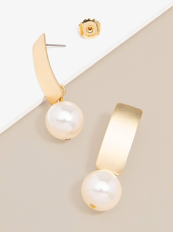 Matte Gold/Pearl Drop Earring