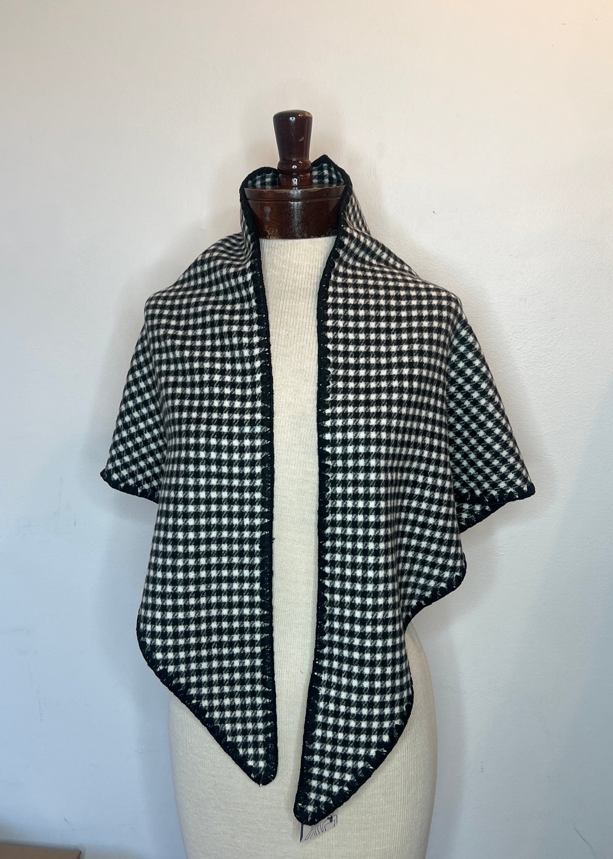 Refined Houndstooth Triangle Wrap
