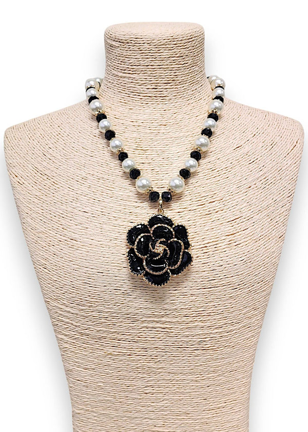 Black Flower Pearl Necklace