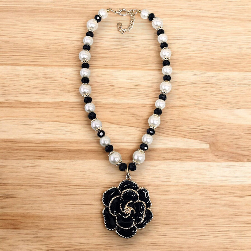 Black Flower Pearl Necklace
