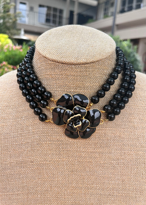 Black Resin Flower Necklace
