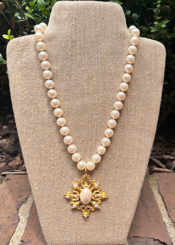 Pearl and Gold Brooch Necklace