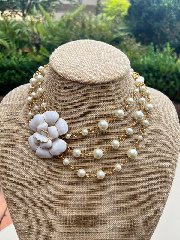 White Resin Flower Necklace