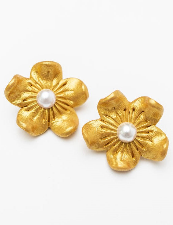 Gardenia Pearl Studs