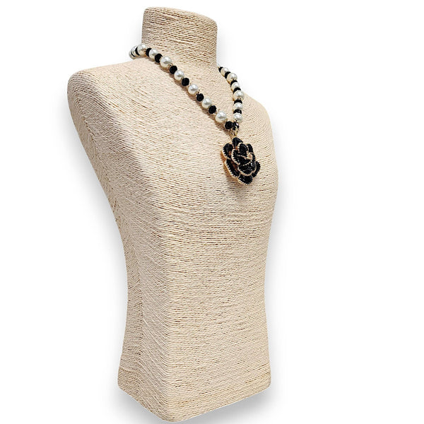 Black Flower Pearl Necklace