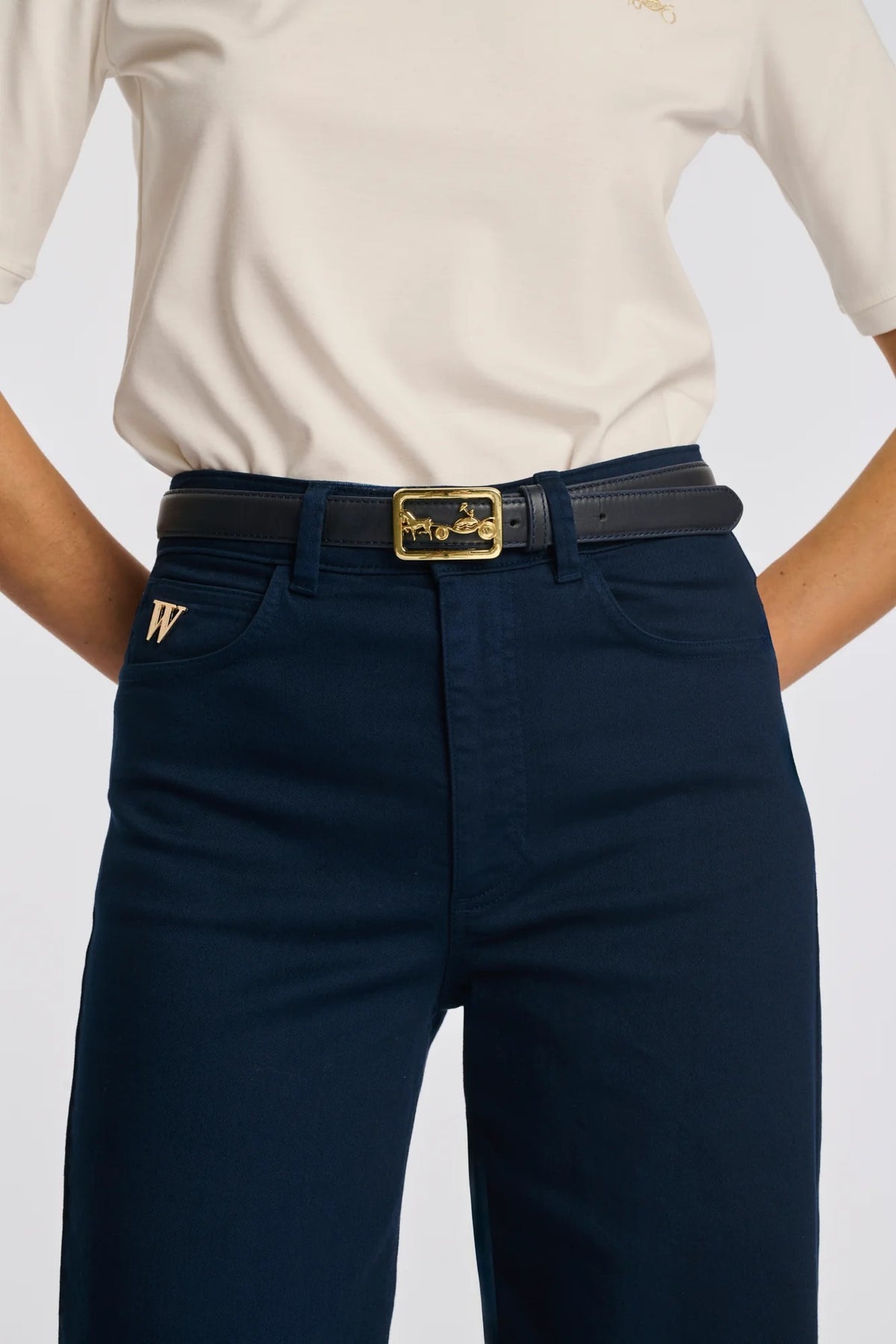 Leather belt with carriage buckle