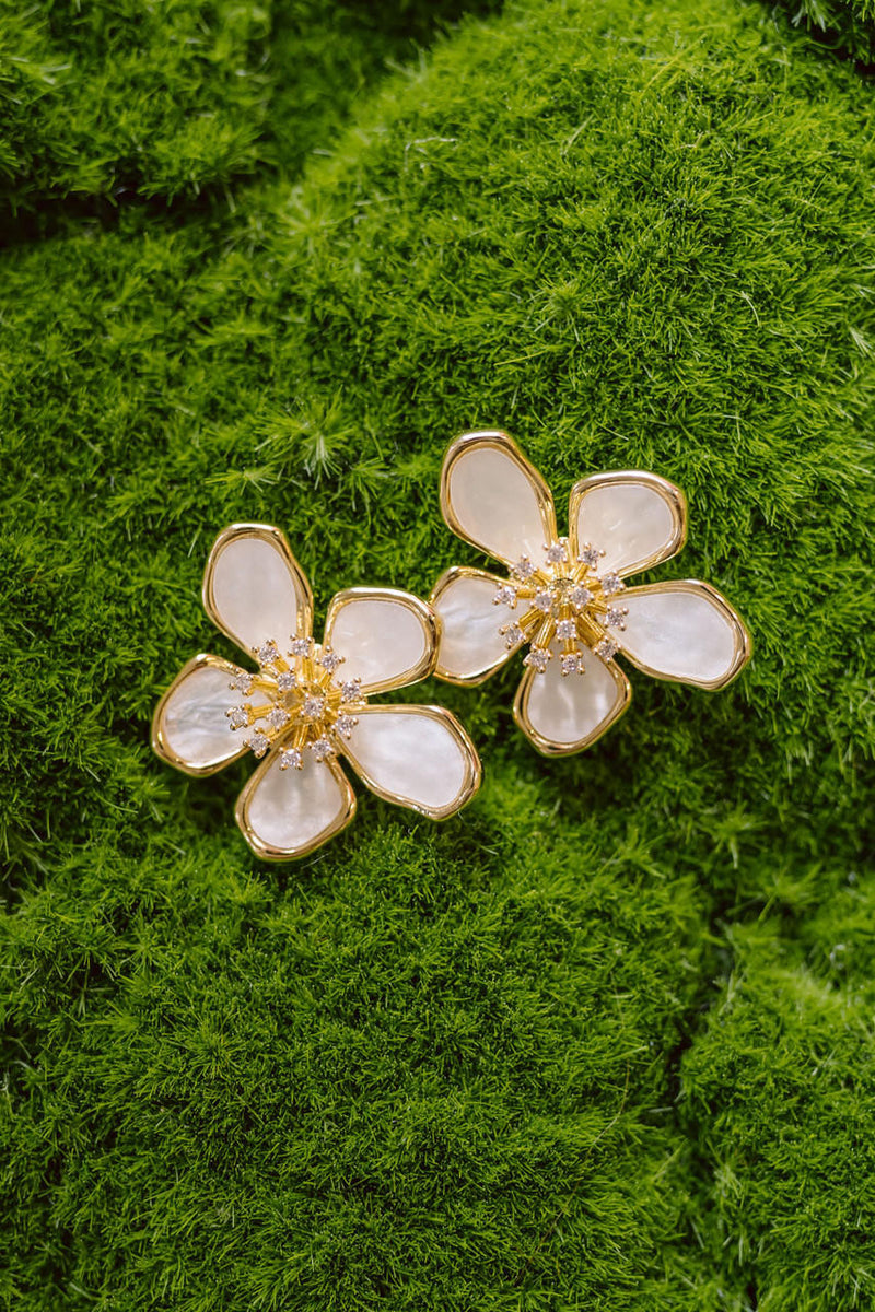 Elinore - Mother of Pearl Floral Earring