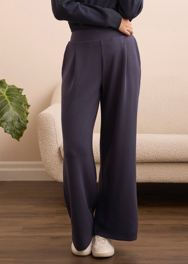 Techno Lux Wide Leg Pull-On Pants